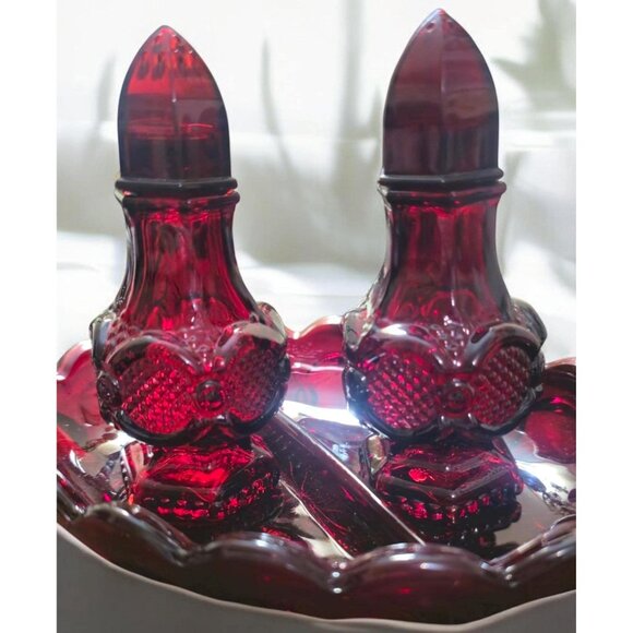 Beautiful Vintage Anchor Hocking Salt Pepper and 2 sided bon bon dish - Picture 6 of 10